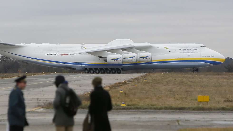 epa05625527 An Ukrainian Antonov An-225 'Mriya' (Dream) aircraft is prepared for takeoff from the Gostomel airport, near Kiev, Ukraine, 10 November 2016. The giant transport plane will pick up a cargo in Germany city of Leipzig for further commercial flight. The Antonov An-225 'Mriya' is a strategic airlift cargo aircraft which was originally designed in the 1980s in by the then Soviet Union's Antonov Design Bureau. Antonov An-225 aircraft, the only flying plane of its kind and longest and heaviest airplane ever built, is powered by six engines and can take a cargo with a maximum weight of 640 tons.  EPA/SERGEY DOLZHENKO