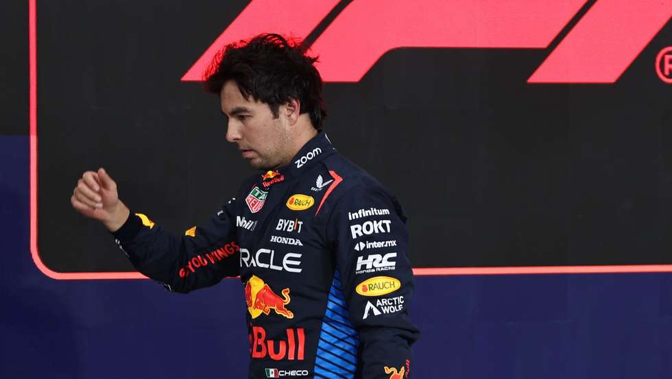 epa11762276 Red Bull Racing driver Sergio Perez of Mexico walks by after the Qualifying for the Formula One Abu Dhabi Grand Prix, in Abu Dhabi, United Arab Emirates, 07 December 2024. The 2024 Formula One Abu Dhabi Grand Prix is held on the Yas Marina Circuit racetrack on 08 December.  EPA/HAMAD I MOHAMMED / POOL