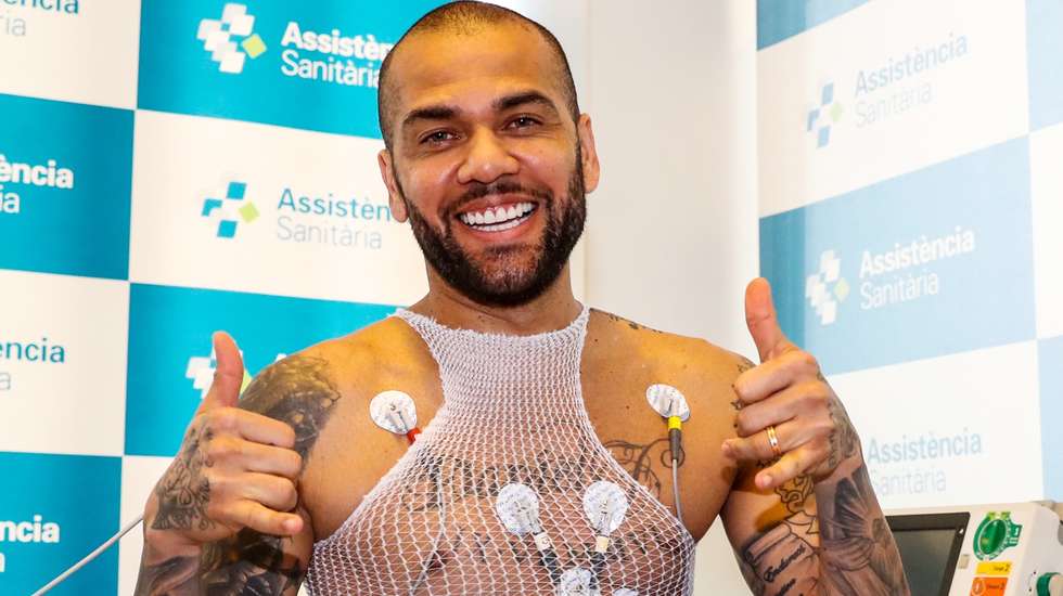 Daniel Alves regressa ao Barcelona, onde fez 391 jogos em oito anos na primeira passagem | Fotografia Twitter FC Barcelona