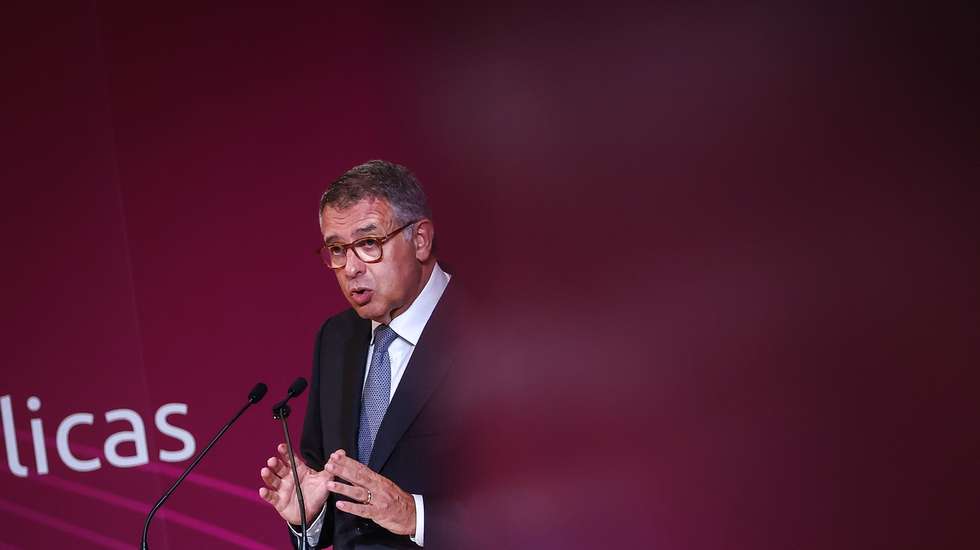 O Presidente da República, António José Seguro, discursa durante a sessão “Demografia, Longevidade e Sustentabilidade da Segurança Social”, inserida no Fórum Internacional de Saúde de Cascais 2026 “Viver Mais, Viver Melhor”, em Cascais, 25 de setembro de 2026. RODRIGO ANTUNES/LUSA