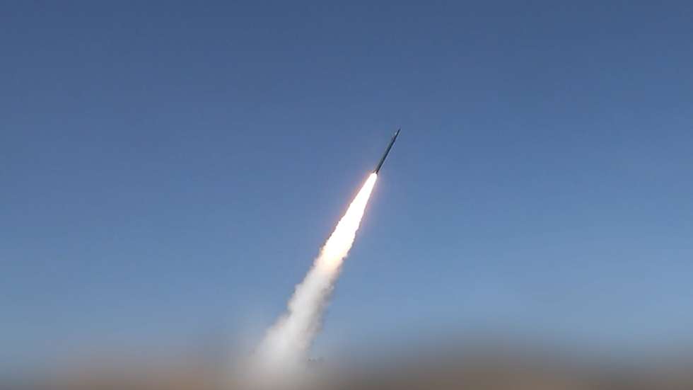 epa13158479 A handout screen grab taken from a video released by Houthi military media on 09 August 2026 shows a missile launch from an undisclosed location in Yemen. Houthi military spokesman Yahya Saree said the group launched missile and drone attacks on the Red Sea port city of Mocha, Yemen, targeting Saudi troop concentrations and weapons depots, wounding and killing several soldiers.  EPA/HOUTHI MILITARY MEDIA CENTER HANDOUT HANDOUT EDITORIAL USE ONLY/NO SALES