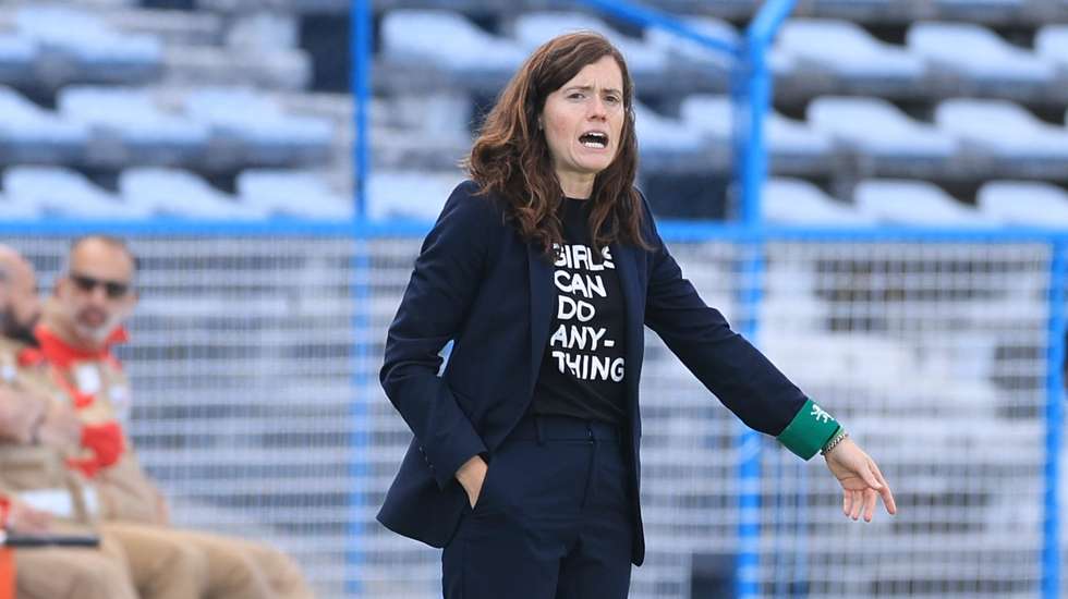 A treinadira do Sporting, Mariana Cabral, reage durante  o jogo da  final da Taça da Liga de futebol contra o Benfica, disputado no  Estádio do Restelo, em Lisboa, 01 de maio de 2024. ANTÓNIO COTRIM/LUSA