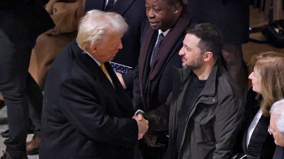 epa11763607 US President-elect Donald J. Trump (C-L) shakes hand with Ukraine's President Volodymyr Zelensky (C-R) inside Notre-Dame Cathedral ahead of a ceremony to mark the re-opening of the landmark cathedral, in Paris, France, 07 December 2024. The Notre Dame de Paris Cathedral reopens on 07 December after nearly six years of renovation work following its destruction by a fire on 15 April 2019.  EPA/LUDOVIC MARIN / POOL  MAXPPP OUT