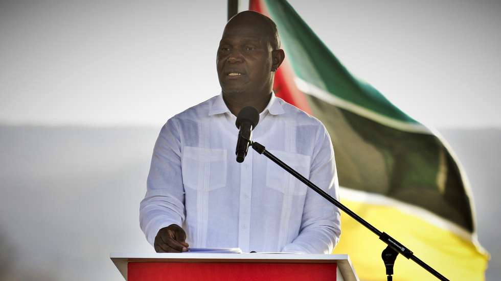 O Presidente moçambicano, Daniel Chapo, classificou hoje a instalação na província de Gaza da primeira instância hoteleira do grupo Aman na África subsariana como "marco histórico", colocando Moçambique na rota do turismo global, tendo já gerado 300 empregos. "Este é o primeiro hotel do grupo Aman em toda a África Subsaariana, e veio para a República de Moçambique", disse o chefe de Estado, ao lançar, no distrito de Massingir, sul do país, o projeto Karingani &amp; Pomene, iniciativa daquele grupo internacional, em parceria com a Karingani Game Reserve. LUISA NHANTUMBO/LUSA