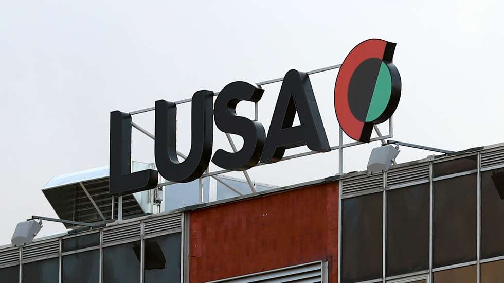 Fazendo-a passar por uma notícia da Lusa