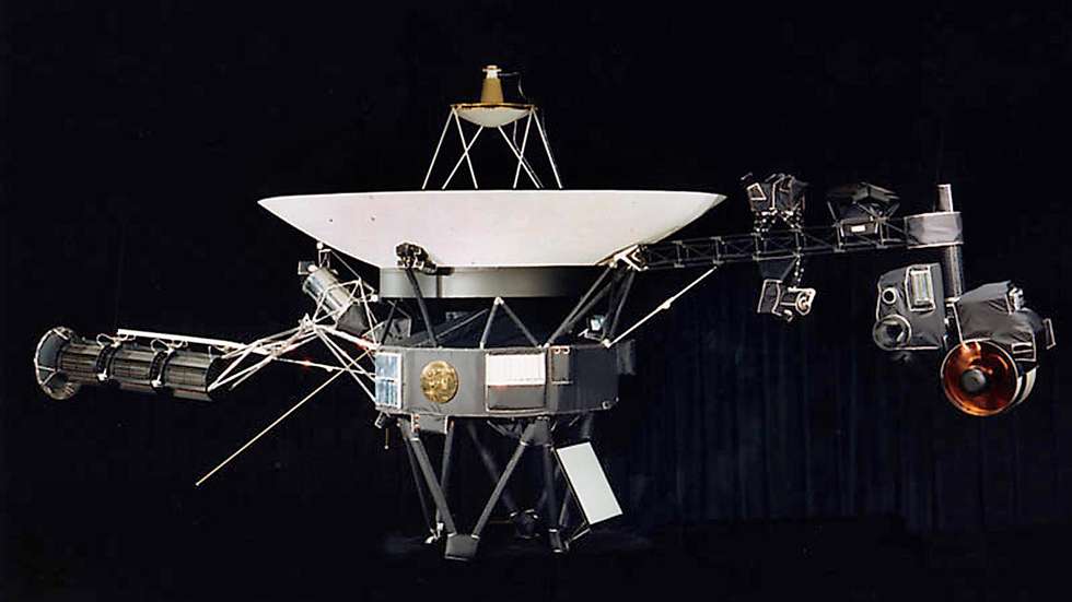 DCA02 - 20020809 - WASHINGTON, DC, UNITED STATES : This NASA file image obtained 09 August 2002 shows one of the Voyager spacecraft. Now in its 25th year, Voyager continues its quest to push the bounds of space exploration. The twin Voyager 1 and 2 spacecraft opened new vistas in space by greatly expanding our knowledge of Jupiter and Saturn. Voyager 2 then extended the planetary adventure when it flew by Uranus and Neptune, becoming the only spacecraft ever to visit these worlds. Voyager 1, now the most distant human-made object in the universe, and Voyager 2, close on its heels, continue their ground-breaking journey with their current mission to study the region in space where the Sun's influence ends and the dark recesses of interstellar space begin.     EPA PHOTO        NASA/ljm