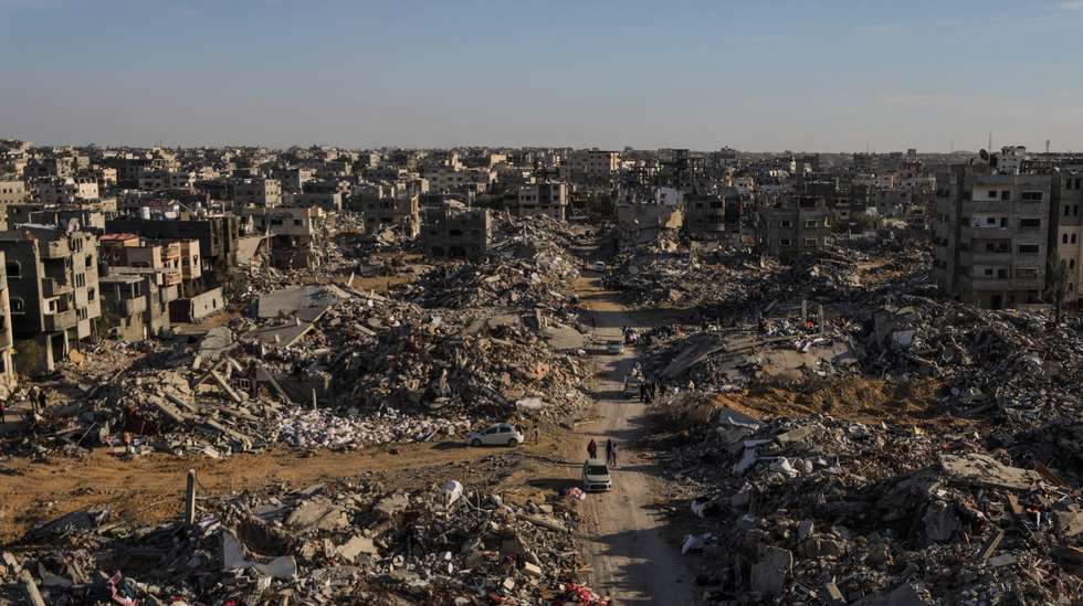 epa11840338 Destroyed buildings seen amid a ceasefire between Israel and Hamas, in Rafah, southern Gaza Strip, 20 January 2025. Israel and Hamas implemented the first phase of a hostage release and ceasefire deal on 19 January 2025. More than 46,000 Palestinians have been killed in the Gaza Strip, according to the Palestinian Ministry of Health, since Israel launched a military campaign in the strip in response to a cross-border attack led by the Palestinian militant group Hamas on 07 October 2023, in which about 1,200 Israelis were killed and more than 250 taken hostage.  EPA/MOHAMMED SABER