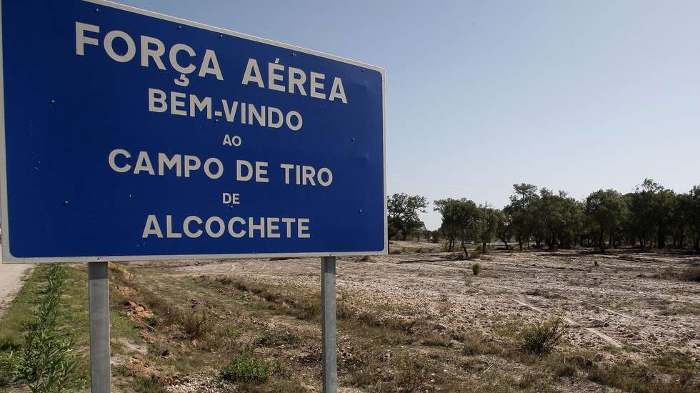 Vista geral do terreno do futuro aeroporto, no campo de tiro de Alcochete, 15 Outubro 2008.  ANDRE KOSTERS/LUSA