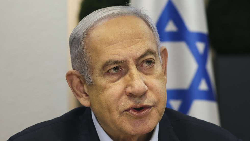 epa11062028 Israeli Prime Minister Benjamin Netanyahu convenes the weekly cabinet meeting at the Defence Ministry in Tel Aviv, Israel, 07 January 2024.  EPA/RONEN ZVULUN / POOL