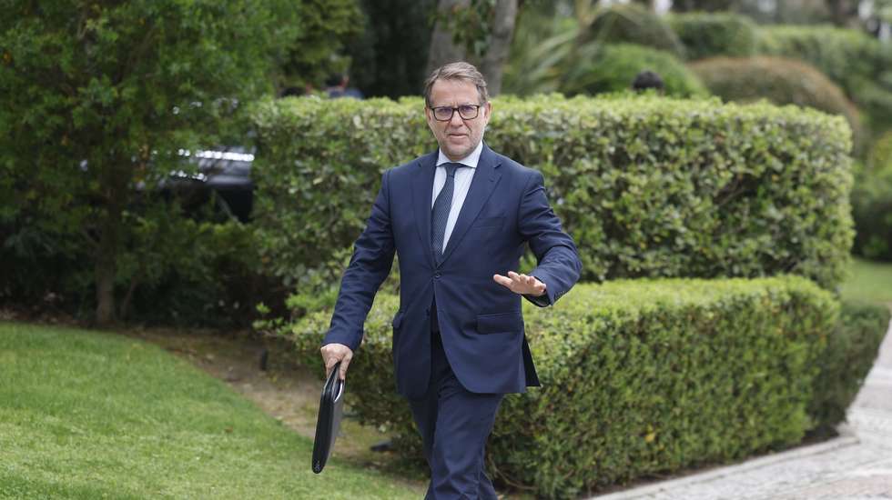O ministro da Administração Interna, Luís Neves, à chegada para a reunião do Conselho de Ministros, no Palácio de São Bento, em Lisboa, 05 de março de 2026. ANTÓNIO PEDRO SANTOS/LUSA