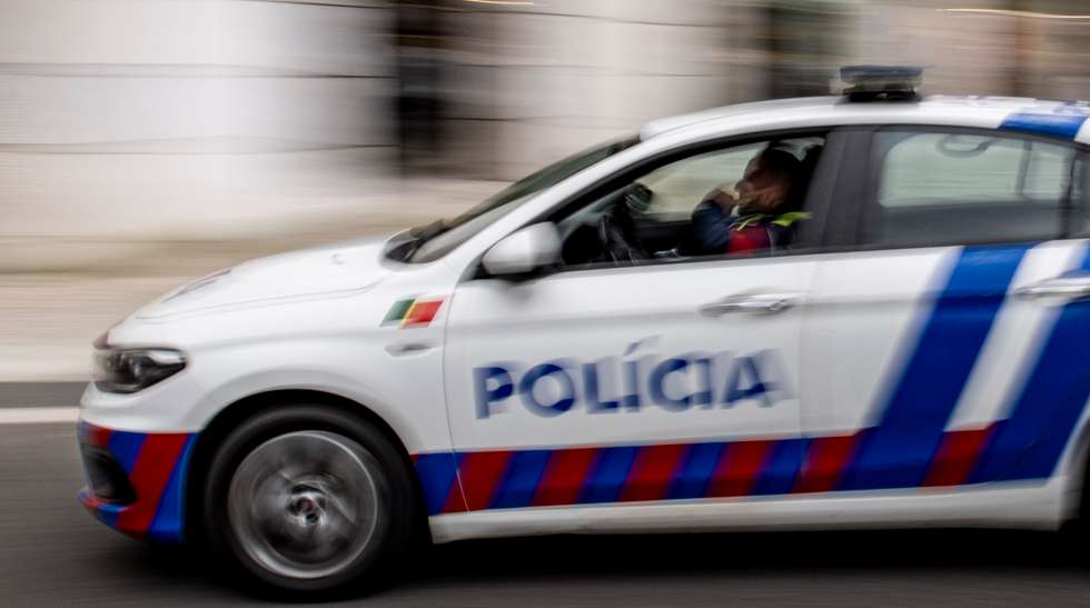 Contactada pela Lusa, uma fonte da PSP de Évora referiu que o disparo terá ocorrido no interior do veículo TVDE