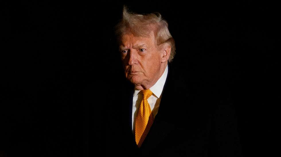 epa12627551 US President Donald J Trump returns to the White House in Washington, DC, USA, 04 January 2026.  EPA/AARON SCHWARTZ / POOL