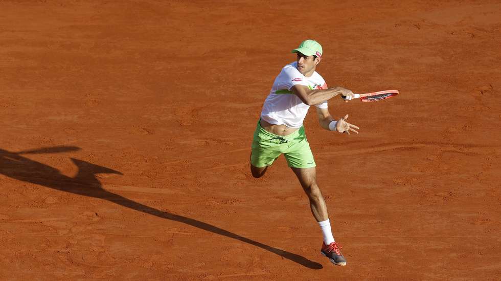 epa12023121 Nuno Borges of Portugal in action during his third round match against Stefanos Tsitsipas of Greece at the ATP Monte Carlo Masters tennis tournament in Roquebrune Cap Martin, France, 10 April 2025.  EPA/SEBASTIEN NOGIER