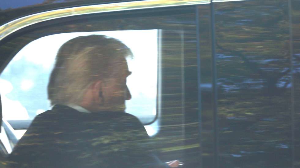 epa12492106 US President Donald Trump is seen in his vehicle at the Hilton Hotel in Gyeongju, North Gyeongsang Province, southeastern South Korea, 30 October 2025, as he travels to a heliport in the city before heading to Busan to hold talks with Chinese President Xi Jinping later in the day.  EPA/YONHAP SOUTH KOREA OUT
