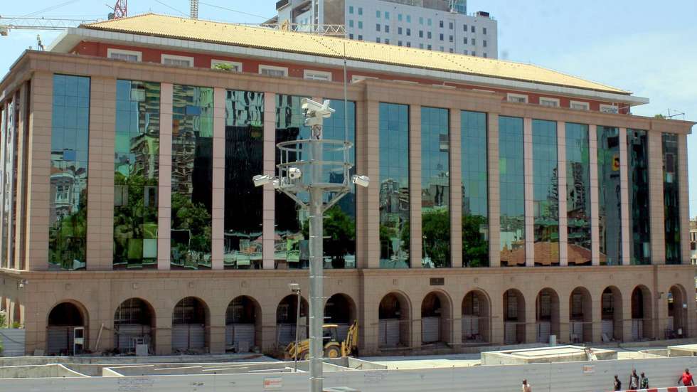 O governo angolano aprovou a emissão de novas séries de Eurobonds para as operações que permitam captar financiamento até 1,5 mil milhões de dólares
