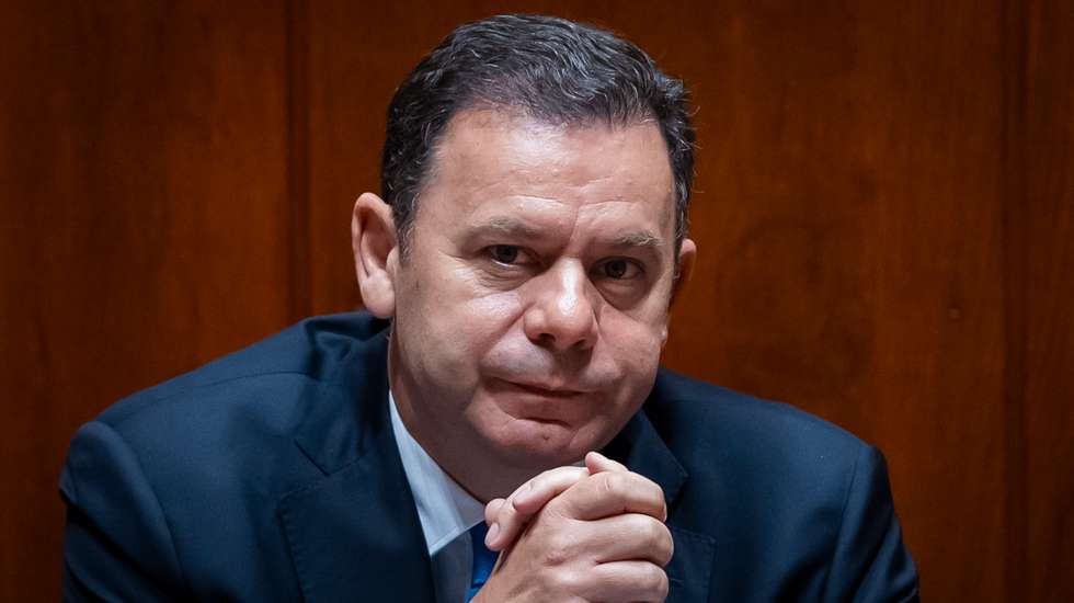 O primeiro-ministro, Luis Montenegro, durante a sessão plenária de votação do Orçamento de Estado 2025, 29 de novembro de 2024. JOSÉ SENA GOULÃO/LUSA