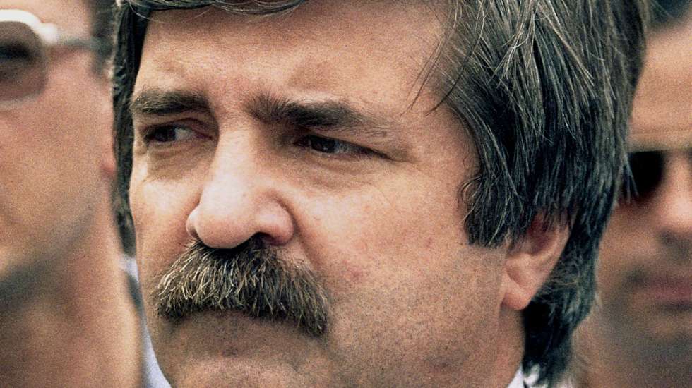 Grande plano do deputado socialista, Joel Hasse Ferreira, durante a visita do dirigente da extrema direita francesa a Portugal, Sesimbra a 3 de Junho de 1990. GUILHERME VENÂNCIO/LUSA