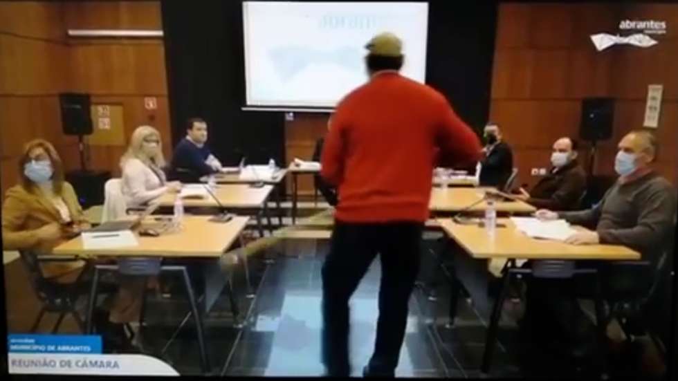 O presidente da Câmara de Abrantes foi agredido por um empresário local