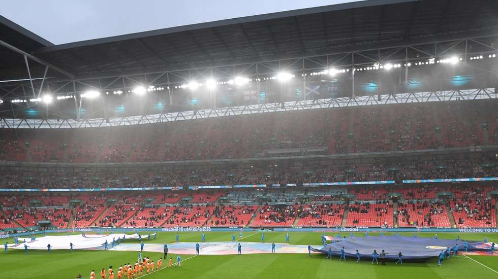 epa09283844 General view of Wembley Stadium prior to the UEFA EURO 2020 group D preliminary round soccer match between England and Scotland in London, Britain, 18 June 2021.  EPA/Facundo Arrizabalaga / POOL (RESTRICTIONS: For editorial news reporting purposes only. Images must appear as still images and must not emulate match action video footage. Photographs published in online publications shall have an interval of at least 20 seconds between the posting.)