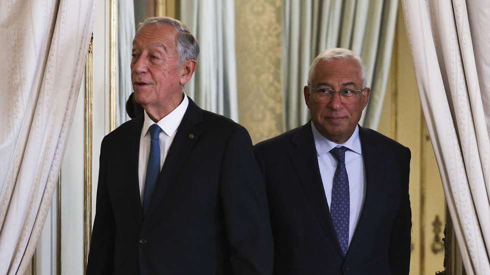 O Presidente da República, Marcelo Rebelo de Sousa (E), acompanhado pelo primeiro-ministro, António Costa (D), chegam para participar na cerimónia de posse dos novos secretários de Estado, no palácio de São Bento, em Lisboa, 02 de dezembro de 2022. TIAGO PETINGA/LUSA