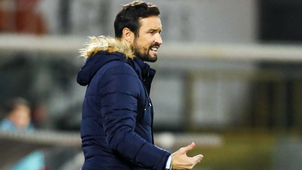 Desportivo de Chaves 's head coach Cesar Peixoto reacts during their Portuguese League Cup matchday 3 soccer match against FC Porto held at Municipal Eng. Manuel Branco Teixeira stadium in Chaves, Portugal, 22 December 2019. PEDRO SARMENTO COSTA/LUSA