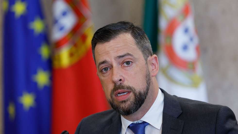 O novo diretor executivo do Serviço Nacional de Saúde (SNS), António Gandra d’Almeida, intervém durante a sua audição na  Comissão de Saúde, sobre as "Altas Sociais", na Assembleia da República, em Lisboa, 03 de julho de 2024. ANTÓNIO PEDRO SANTOS/LUSA