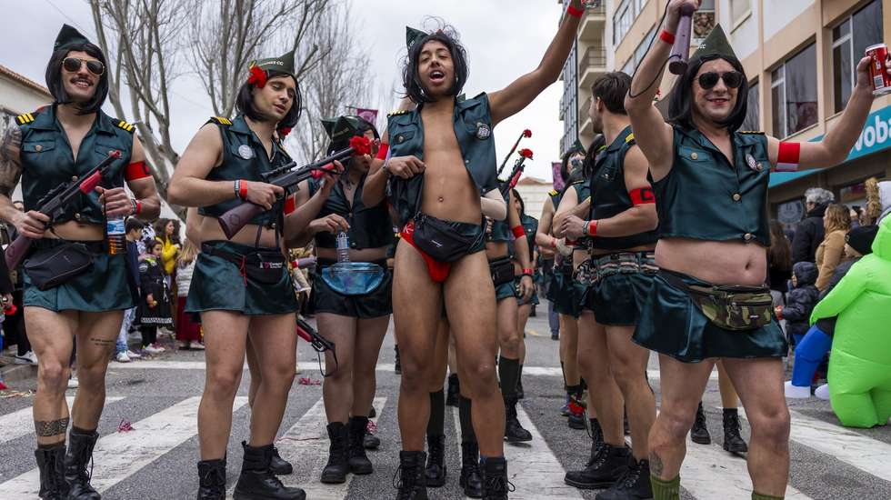 Desfile de Carnaval dedicado aos 50 anos do 25 de Abril, em Torres Vedras, 02 de março de 2025. JOSÉ SENA GOULÃO/LUSA