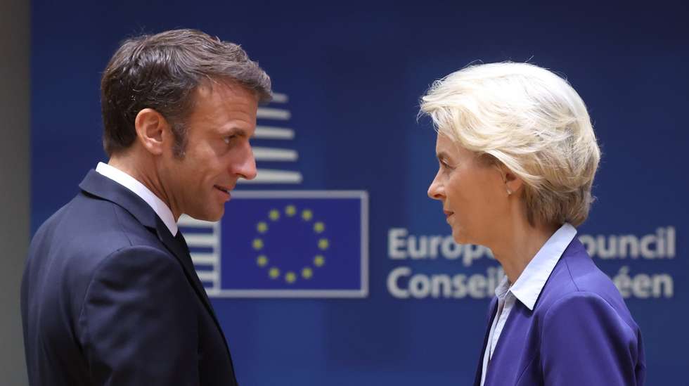 epa10718776 French President Emmanuel Macron and European Commission President Ursula von der Leyen (R) at the second day of a European Council in Brussels, Belgium, 30 June 2023. EU leaders are gathering in Brussels for a two-day summit to discuss the latest developments in relation to Russia's invasion of Ukraine and continued EU support for Ukraine as well as the block's economy, security, migration and external relations, among other topics.  EPA/OLIVIER HOSLET