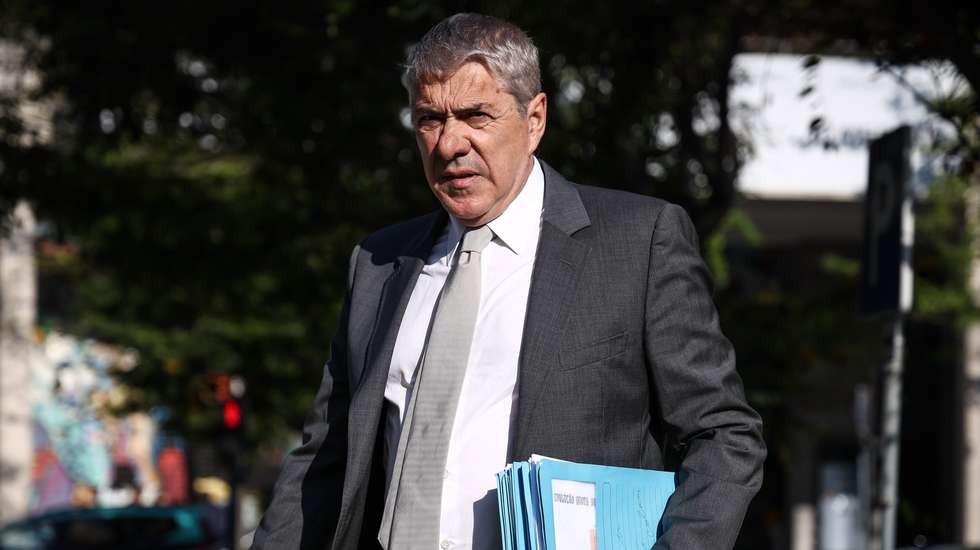 epa12238801 Former Portuguese Prime Minister Jose Socrates, the main defendant in the Operation Marques corruption case, arrives for the last session before the judicial vacation at the Lisbon Central Criminal Court in Lisbon, Portugal, 15 July 2025. Socrates and 20 other suspects in Operation Marques are set to stand trial, more than a decade after the case accusing the former prime minister of corruption came to light.  EPA/RODRIGO ANTUNES