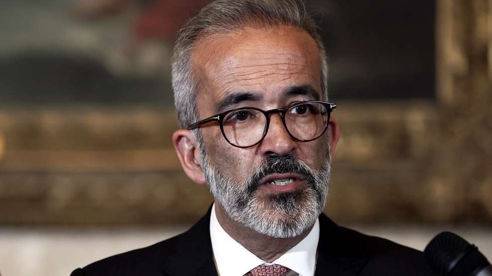 epa12137349 Portuguese Foreign Affairs Minister Paulo Rangel speaks during a joint press conference with his German counterpart, Johann Wadephul (not pictured), after a meeting at the Ministry of Foreign Affairs in Lisbon, Portugal, 26 May 2025.  EPA/ANTONIO COTRIM