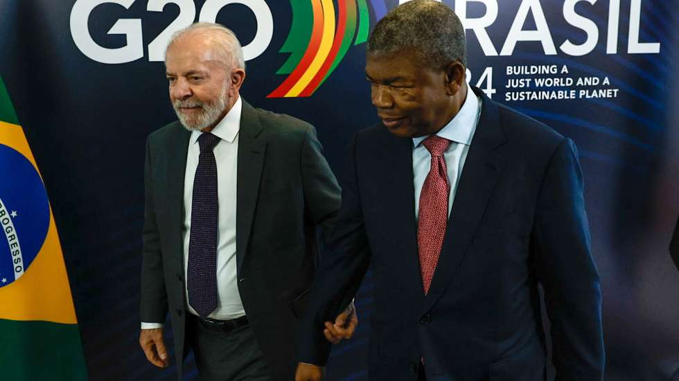 epa11726534 Brazilian President Luiz Inacio Lula da Silva (L) and his Angolan counterpart Joao Lourenco pose before a bilateral meeting, one day before the start of the G20 summit, at Copacabana Fort in Rio de Janeiro, Brazil, 17 November 2024. The Group of Twenty (G20) Leaders' Summit is set to take place in Rio de Janeiro on 18 and 19 November 2024.  EPA/SEBASTIAO MOREIRA
