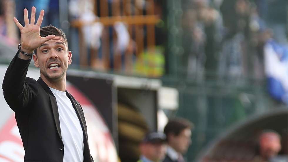 Nacional’s head coach Tiago Margarido  during their Portuguese First League soccer match against FC Porto held at Madeira Stadium in Funchal, Portugal,  12 January 2025. On December 3rd, the game was interrupted at 15 minutes due to fog, with today's date being chosen to resume the rest of the game. HOMEM DE GOUVEIA/LUSA