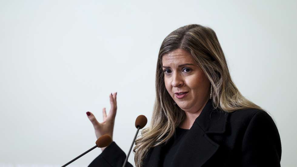 A ministra da Juventude e Modernização, Margarida Balseiro Lopes, intervém durante a apresentação do relatório da Comissão para o Acompanhamento da Implementação das Estratégias de Prevenção da Prática de Assédio nas Instituições de Ensino Superior no salão Nobre da Reitoria da Universidade de Lisboa, 13 de dezembro de 2024. FILIPE AMORIM/LUSA