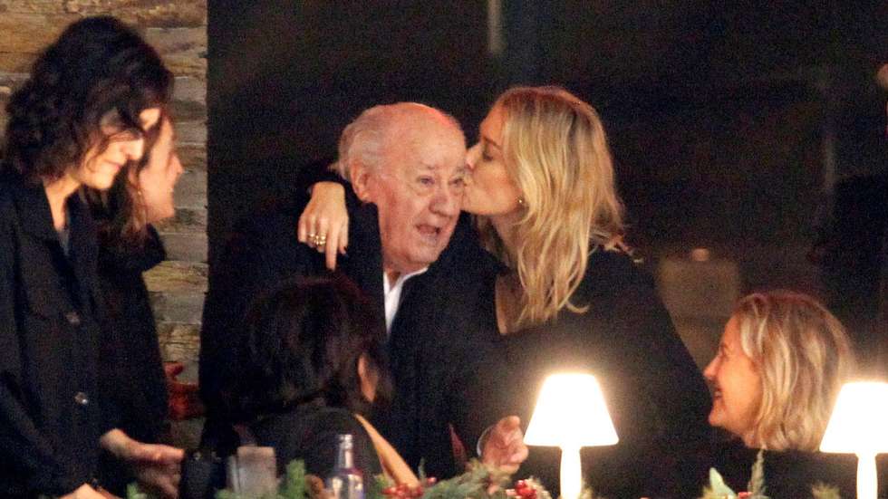Marta Ortega com o pai e fundador da Inditex, Amancio Ortega
