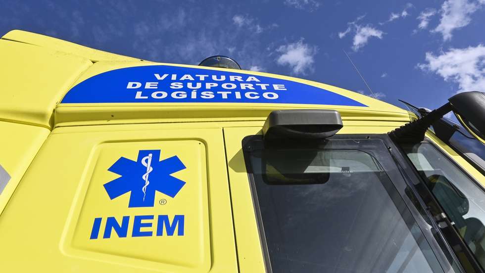 O PT EMT do INEM é certificado pela OMS desde março de 2019. Esta certificação garante padrões de qualidade e estandardização internacionais que permitem ao INEM e aos seus profissionais atuar em missões internacionais de auxílio em cenários de catástrofes e acidentes graves, sob a égide da OMS e das Nações Unidas (ONU), bem como facilita a integração desta estrutura do INEM no Mecanismo Europeu de Proteção Civil, Mafra, 17 de dezembro de 2024. CARLOS BARROSO/LUSA