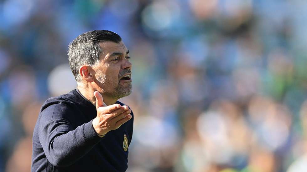 epa11371960 FC Porto head coach Sergio Conceicao during the Portuguese Soccer Cup final match between FC Porto and Sporting CP in Oeiras, Portugal, 26 May 2024.  EPA/ANTONIO COTRIM