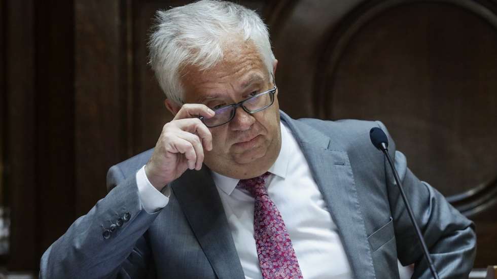 O ministro da Administração Interna, Eduardo Cabrita, fala perante a Comissão de Assuntos Constitucionais, Direitos, Liberdades e Garantias na Assembleia da República, em Lisboa, 02 de junho de 2021. TIAGO PETINGA/LUSA
