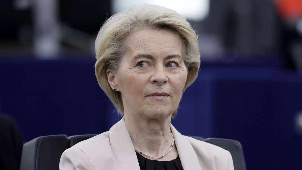 epa12002440 European Commission President Ursula von der Leyen looks on during a debate on 'Conclusions of the European Council meeting of 20 March 2025' at the European Parliament in Strasbourg, France, 01 April 2025. The EU Parliament's session runs from 31 March to 03 April 2025.  EPA/RONALD WITTEK