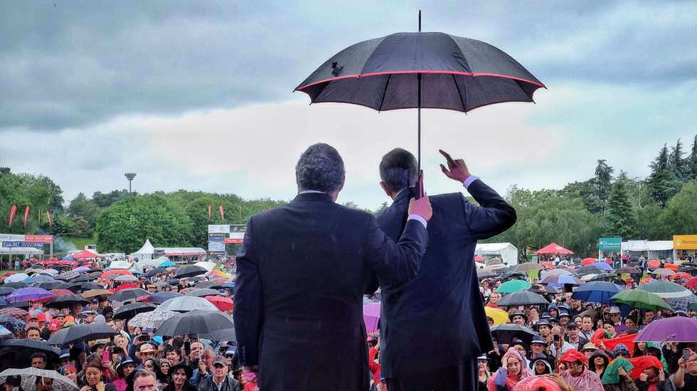 Primeiro-ministro e Presidente da República têm mantido uma boa relação ao longo de cinco anos de coabitação. Imagem mostra a viagem de ambos a Paris no primeiro 10 de junho de ambos nos cargos (em 2016)