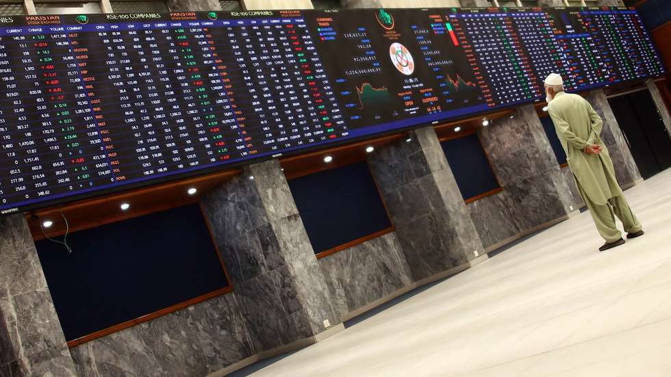 epaselect epa12044013 A Pakistani stockbroker monitors share prices at the Pakistan Stock Exchange (PSX) in Karachi, Pakistan, 21 April 2025. The PSX rebounded this week, with the KSE-100 index jumping 2,462 points to close at 117,316, driven by easing global trade concerns and positive economic signals. A record current account surplus of 1.2 billion U.S. dollars in March, a Fitch credit rating upgrade, and strong corporate earnings especially from commercial banks boosted investor confidence.  EPA/REHAN KHAN