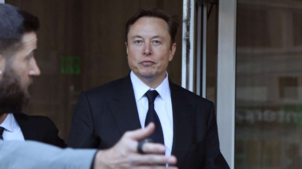 epa10427344 Tesla CEO Elon Musk leaves the Phillip Burton Federal Building and US Courthouse for the fourth day of the trial of Tesla shareholders lawsuit against Musk in San Francisco, California, USA, 24 January 2023. Tesla shareholders against CEO Elon Musk are taking him to court after he tweeted in 2018 that he could take Tesla private at 240 US dollars a share, a statement that caused volatility in the electric car company's stock price.  EPA/GEORGE NIKITIN