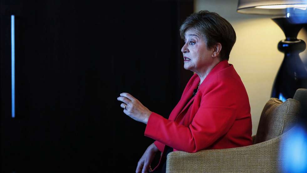 A diretora-geral do Fundo Monetário Internacional (FMI), Kristalina Georgieva, em entrevista à agência Lusa, em Luanda, Angola, 21 de novembro de 2025. Kristalina Georgieva considerou “impressionante” a resiliência económica do continente, comparando o crescimento global esperado de 3,2% este ano e 3,1% em 2026 com as projeções para a África subsaariana — 4,1% em 2025 e 4,4% no próximo ano. AMPE ROGÉRIO/LUSA