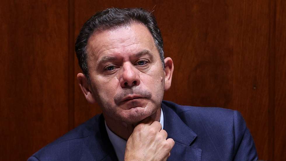 O primeiro-ministro, Luis Montenegro, durante a sessão plenária sobre o Orçamento do Estado para 2026 (OE2026), na Assembleia da República, em Lisboa, 28 de outubro de 2025. A Assembleia da República continua hoje a debater em plenário a proposta do Governo de Orçamento do Estado para 2026. TIAGO PETINGA/LUSA