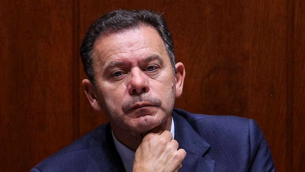 O primeiro-ministro, Luis Montenegro, durante a sessão plenária sobre o Orçamento do Estado para 2026 (OE2026), na Assembleia da República, em Lisboa, 28 de outubro de 2025. A Assembleia da República continua hoje a debater em plenário a proposta do Governo de Orçamento do Estado para 2026. TIAGO PETINGA/LUSA