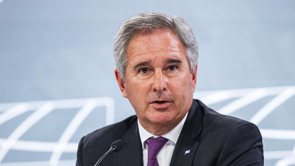 epa12453431 Pablo Quirno, Finance Secretary of Argentina, speaks at a G-24 press briefing at the 2025 International Monetary Fund (IMF) and World Bank Annual Meetings at IMF headquarters in Washington, DC, USA, 14 October 2025. The 2025 IMF and World Bank Annual Meetings run from October 13 to 18 in Washington, DC.  EPA/JIM LO SCALZO
