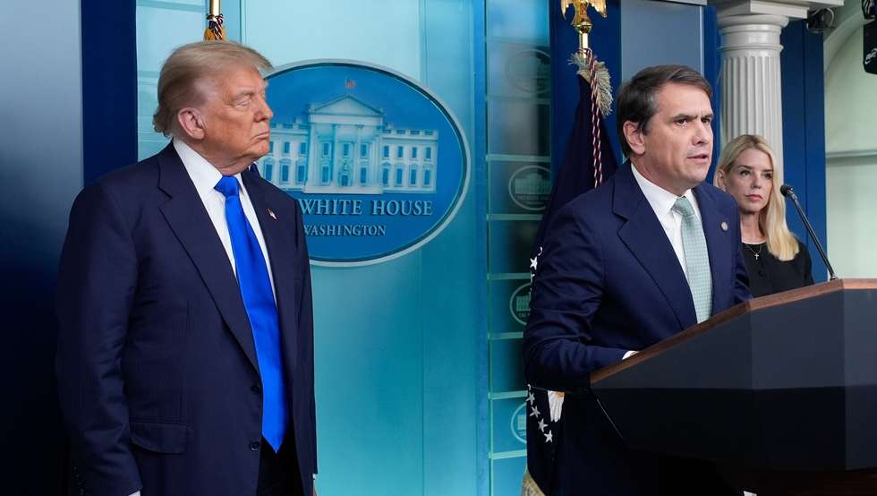 epa12201689 Deputy Attorney General Todd Blanche (C) speaks as US President Donald Trump (L) and Attorney General Pam Bondi (R) look on during a press briefing after Supreme Court ruling at the White House in Washington, DC, USA, 27 June 2025. Earlier in the day, the Supreme Court ruled in the Trump administration's favor to curb nationwide injunctions on the president's birthright citizenship order.  EPA/YURI GRIPAS / POOL