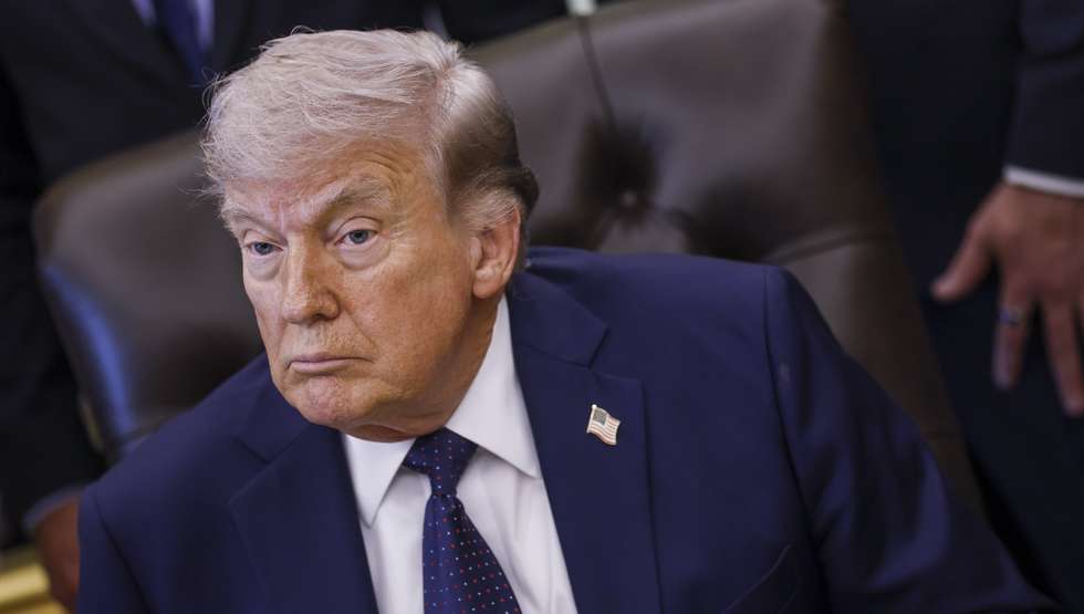 epa12910048 US President Donald Trump delivers remarks during a Health Care Affordability event in the Oval Office at the White House, in Washington, DC, USA, 23 April 2026.  EPA/WILL OLIVER / POOL