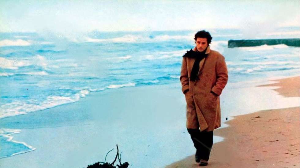 Alain Delon em "La Prima Notte di Quiete" de Valério Zurlini. Fonte IMDB