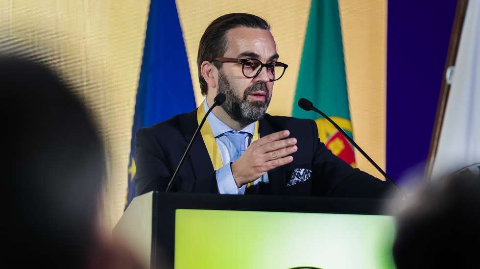 O novo bastonário da Ordem dos Médicos, Carlos Cortes, intervém durante a cerimónia da sua posse, no Pátio da Galé, Lisboa, 15 de março de 2023. A 16 de fevereiro, o médico Patologista Clínico foi eleito bastonário dos médicos com 61,94% dos votos, num total de 11.176 votos, na segunda volta das eleições disputadas com o médico Rui Nunes, que obteve 6.867 votos. MANUEL DE ALMEIDA/LUSA