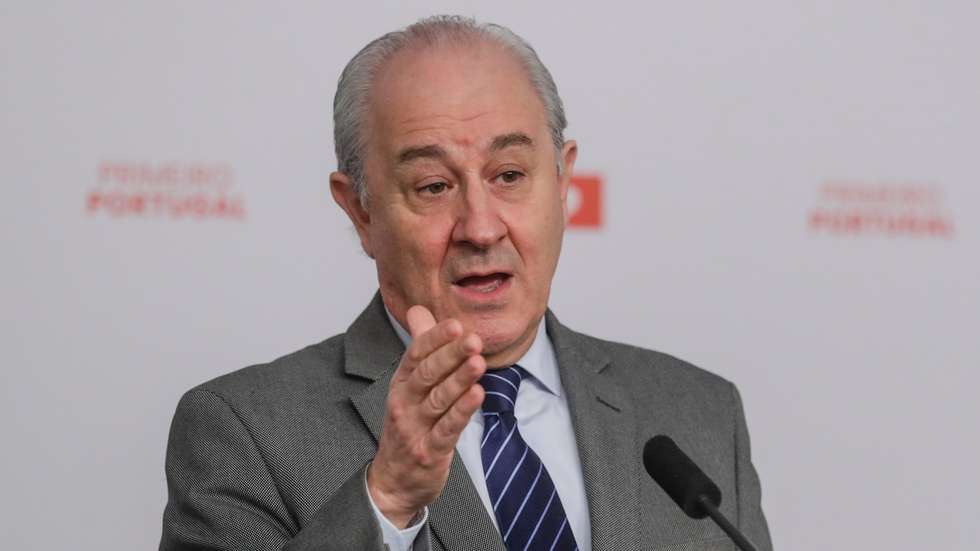 O Presidente do PSD, Rui Rio, fala numa conferência de imprensa após a reunião por videoconferência com o Presidente da República, Marcelo Rebelo de Sousa, na sede do partido em Lisboa, 10 de fevereiro de 2021. TIAGO PETINGA/LUSA